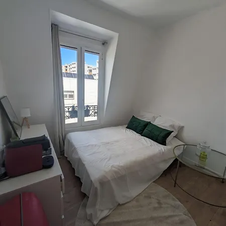 Cosy Proche Metro Apartment *