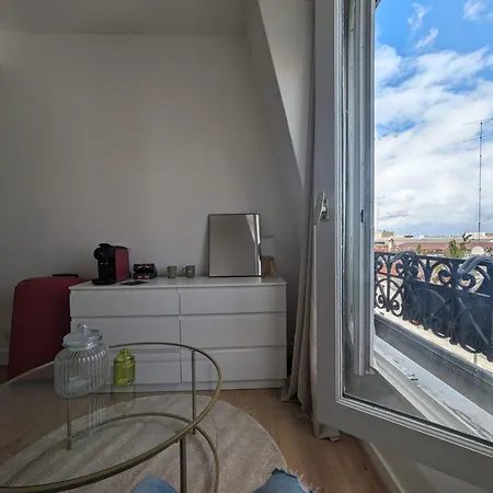 Cosy Proche Metro Apartment