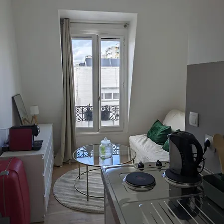 Cosy Proche Metro Apartment Paris
